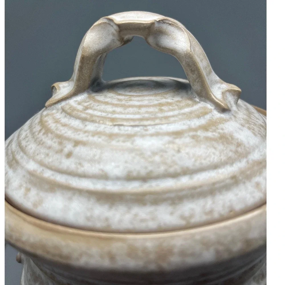 The Unbranded Brand vintage ceramic